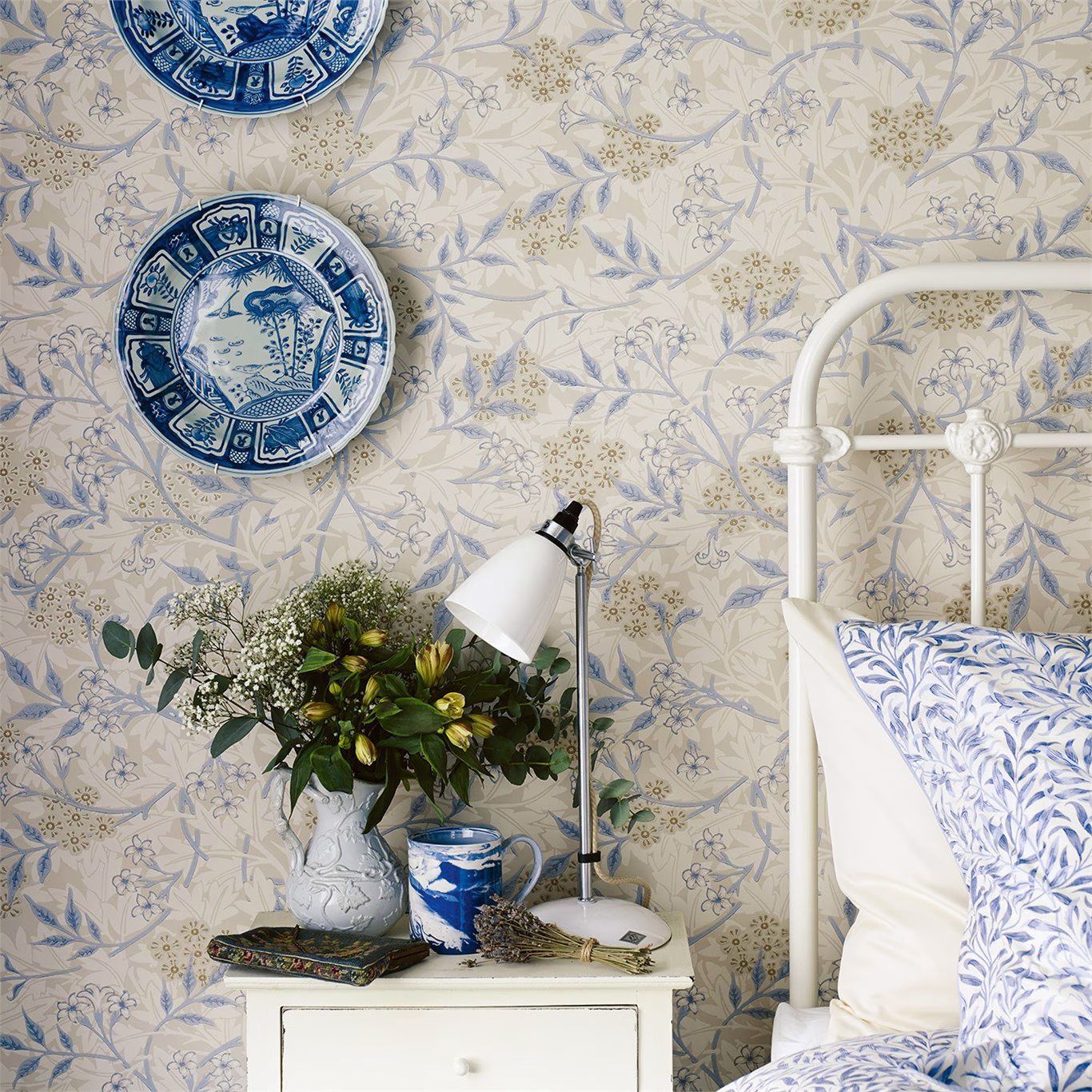 Обои Morris Archive Wallpapers III Jasmine 214724 фото в интерьере